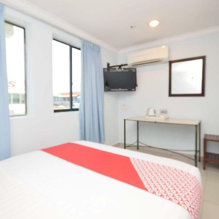 Super Oyo 969 Hotel Pantai View Лабуан Екстер'єр фото